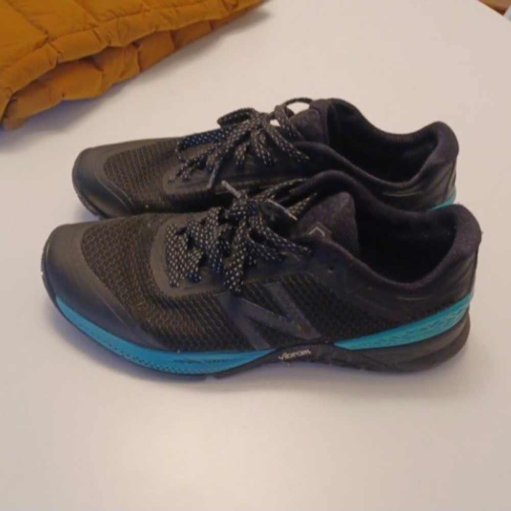 Mens new balance sneaker 8.5